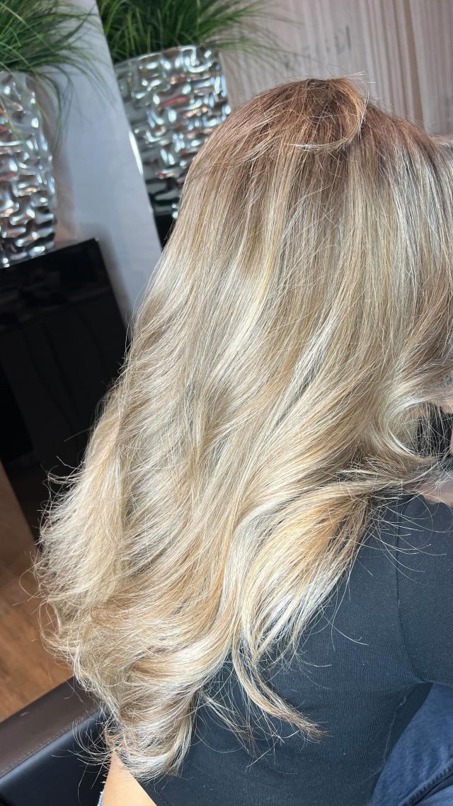 Hair by Francy 🙋🏻 #olaplex #kerastase #loreal #ghdhair #haare #friseur #friseurmünchen #blond #balayagehighlights #munich #francybusch #münchencity #kerastase